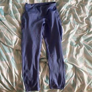 Blue athletic leggings with pockets 88% polynomial and 12% spandex